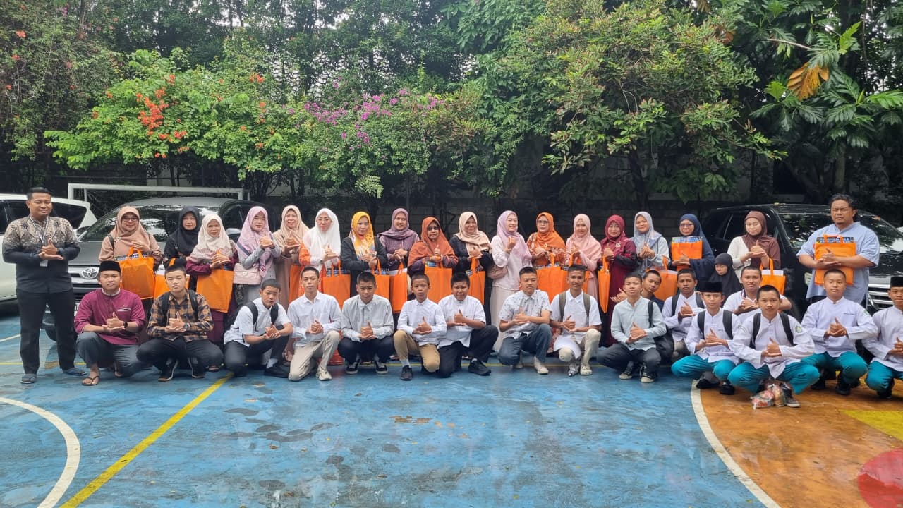 Menguatkan Ikatan Orang Tua dan Anak, Parenting Empati Buka Pembagian Rapor Kelas 8 SMP IT Al Fawwaz
