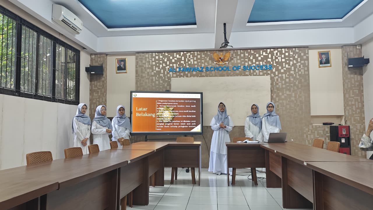 Seminar KTI Day-2: Robot Sensorik hingga Literasi Digital Warnai Presentasi Siswa SMP IT Al Fawwaz